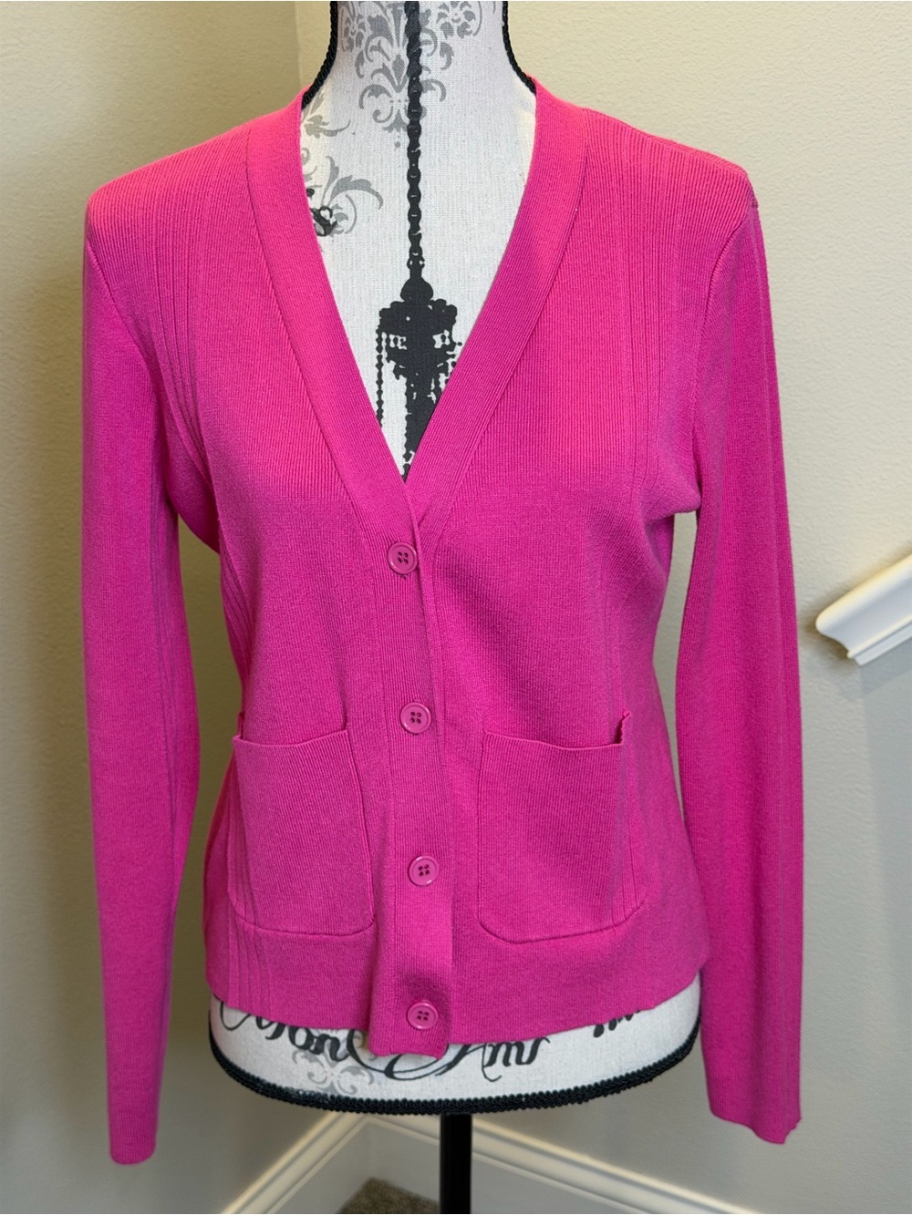 MK Metric Knits Sz. L NWOT Classic Women's Fuchsia Hot Pink Cardigan Sweater